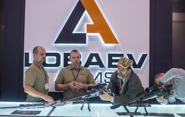 Le fusil de précision de très longue portée SVLK-14S TWILIGHT à l'expostion INTERPOLITEX 2017 - Sputnik Afrique