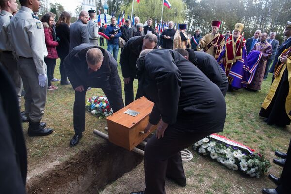 Les ossements du soldat inconnu russe de nouveau inhumés en France - Sputnik Afrique