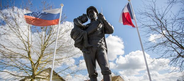 Le monument aux soldats du Corps expéditionnaire russe à Courcy Le monument aux soldats du Corps expéditionnaire russe à Courcy - Sputnik Afrique