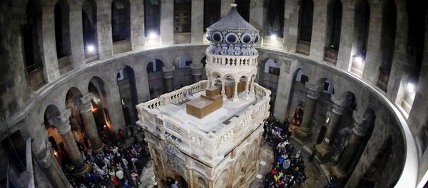 A picture taken on March 21, 2017 at the Church of the Holy Sepulchre in the Old City of Jerusalem shows the renovated Edicule of the Tomb of Jesus (where his body is believed to have been laid). - Sputnik Afrique
