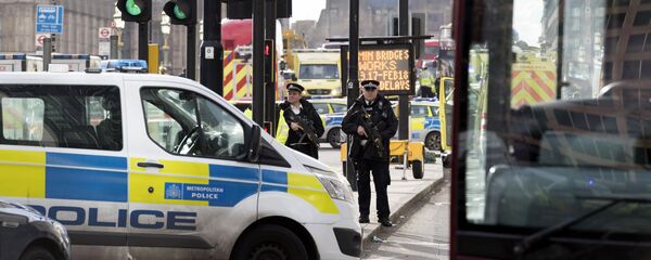Police officers cordon off the territory near the U.K. Parliament in London where an assailant attacked a police officer and pedestrians - Sputnik Afrique