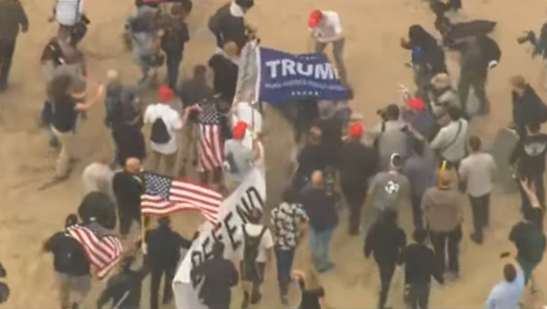 Un rassemblement pro-Trump dégénère en violences en Californie - Sputnik Afrique