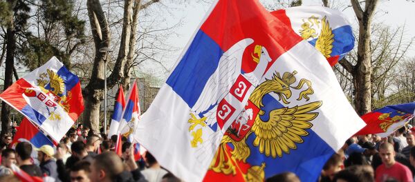 Навијачи Спартака из Москве и Црвене звезде са заједничком заставом Србије и Русије. - Sputnik Afrique