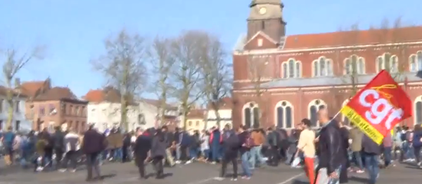Manifestation contre la venu de Marine Le Pen à Lille - Sputnik Afrique