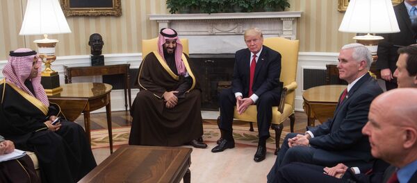 la rencontre du président américain Donald Trump avec le vice-prince héritier du trône saoudien Mohammed ben Salmane la rencontre du président américain Donald Trump avec le vice-prince héritier du trône saoudien Mohammed ben Salmane - Sputnik Afrique