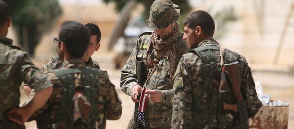 Un militaire américain dans la province de Raqqa - Sputnik Afrique