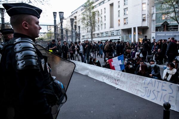 Les manifestations contre la police à Paris - Sputnik Afrique