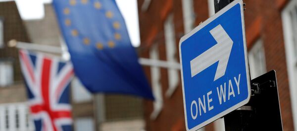 Des drapeaux britannique et européen à Londres - Sputnik Afrique