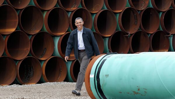 Barack Obama près des tuyaux pour l'oléoduc Keystone XL - Sputnik Afrique