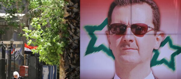 Poster montrant un portrait du Président Bachar al-Assad - Sputnik Afrique