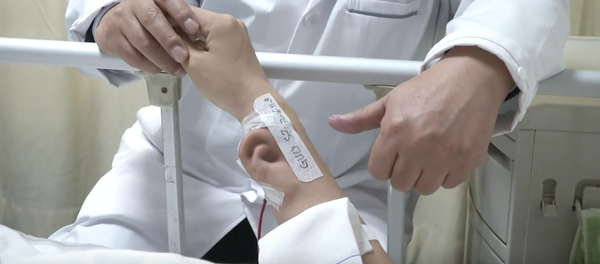 Miracle de chirurgie: un patient s’est fait greffer une oreille cultivée sur son bras - Sputnik Afrique