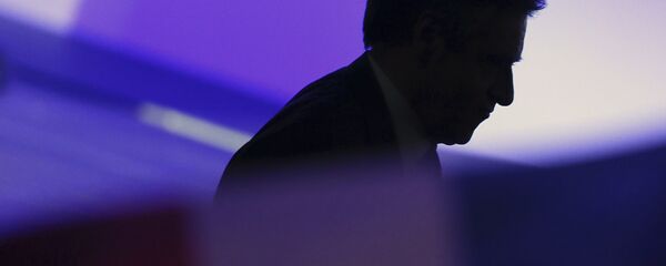 French conservative presidential candidate Francois Fillon arrives at a campaign rally in Caen, north western France, Tuesday, March 16, 2017. - Sputnik Afrique
