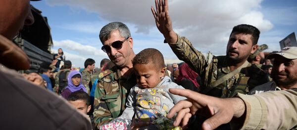 Distribution d'aide humanitaire russe en Syrie Distribution d'aide humanitaire russe en Syrie - Sputnik Afrique