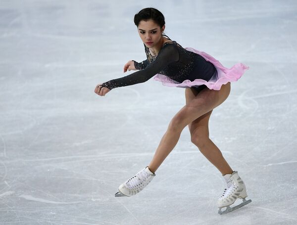 Evgenia Medvedeva performe le programme libre aux Championnats du monde - Sputnik Afrique