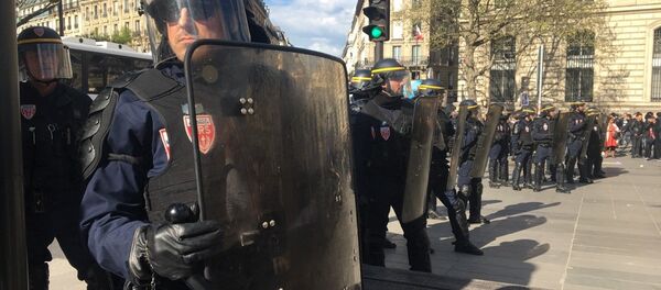 La manifestation des Chinois dégénère à Paris - Sputnik Afrique