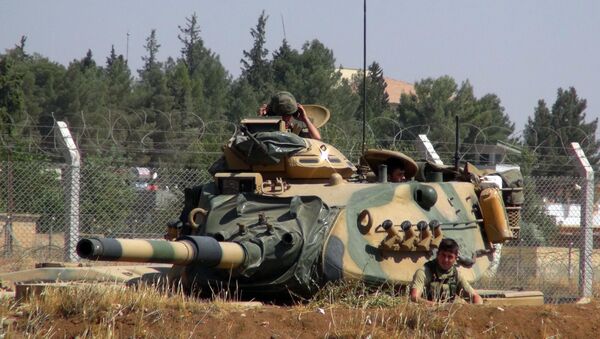 A Turkish army tank stationed near the Syrian border, in Suruc, Turkey, Saturday, Sept. 3, 2016. - Sputnik Afrique