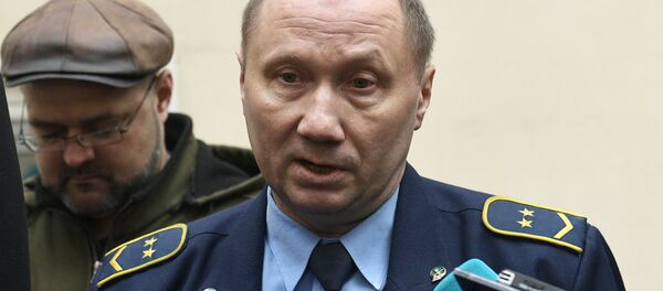 Машинист Александр Каверин отвечает на вопросы журналистов у входа в вестибюль станции метро Технологический институт в Санкт-Петербурге. - Sputnik Afrique