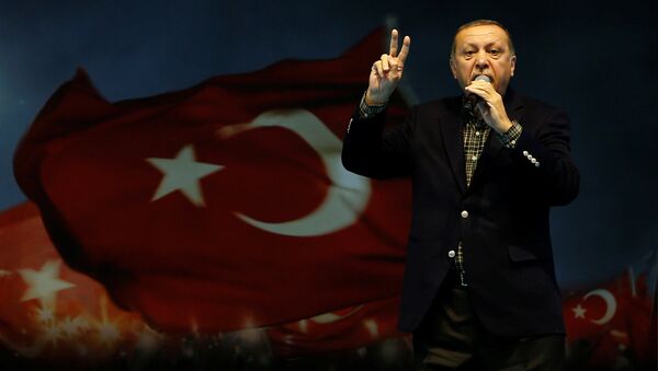 Turkish President Tayyip Erdogan makes a speech during a Women's Day rally in Istanbul, Turkey, March 5, 2017 - Sputnik Afrique