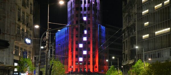 Le Palais Albanija de Belgrade illuminé aux couleurs de la Russie - Sputnik Afrique