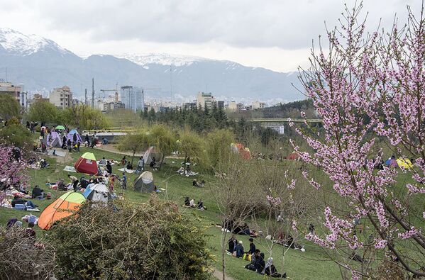 Le dernier jour des fêtes du Nouvel an persan à Téhéran - Sputnik Afrique