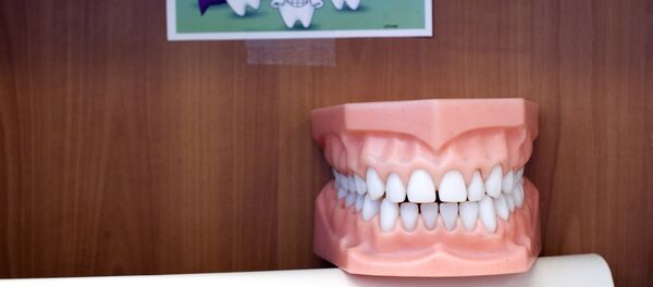 Soins dentaires 2.0: des scientifiques russes inventent le plombage éternel - Sputnik Afrique