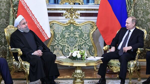 Vladimir Poutine à droite, Hassan Rohani à gauche - Sputnik Afrique