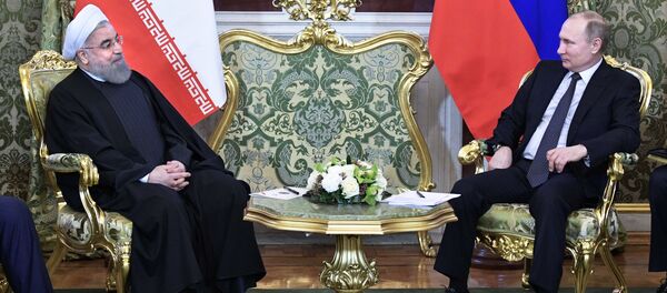 Vladimir Poutine à droite, Hassan Rohani à gauche - Sputnik Afrique