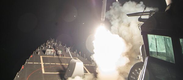 U.S. Navy guided-missile destroyer USS Ross (DDG 71) fires a tomahawk land attack missile in Mediterranean Sea which U.S. Defense Department said was a part of cruise missile strike against Syria on April 7, 2017. - Sputnik Afrique