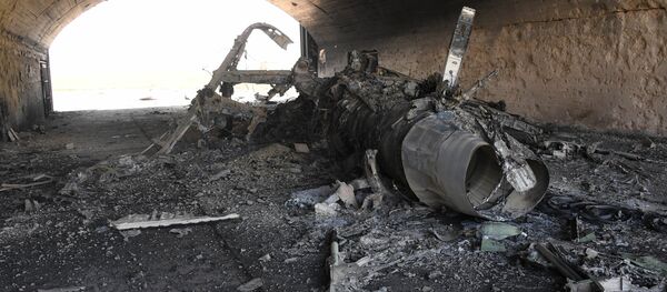 Последствия ракетного удара США по авиабазе в Сирии - Sputnik Afrique