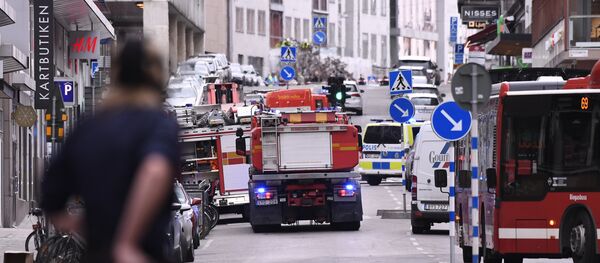 Emergency servies work at the scene where a truck crashed into the Ahlens department store at Drottninggatan in central Stockholm - Sputnik Afrique