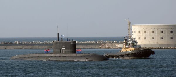 Le sous-marin Novorossiysk de la flotte de la mer Noire arrivant dans le port de Sébastopol - Sputnik Afrique