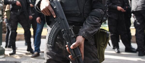 un policier - Sputnik Afrique