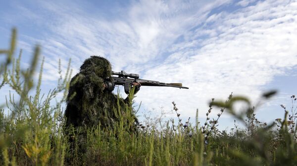 un sniper en Ukraine - Sputnik Afrique
