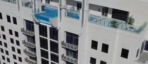 Une piscine exclusivement réservée aux amateurs de sensations fortes (vidéo) Une piscine exclusivement réservée aux amateurs de sensations fortes (vidéo) - Sputnik Afrique