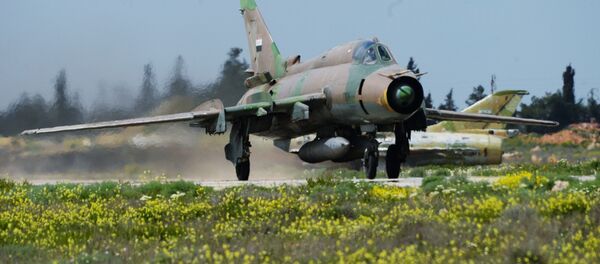 L’aérodrome syrien de Shayrat après les frappes américaines L’aérodrome syrien de Shayrat après les frappes américaines - Sputnik Afrique