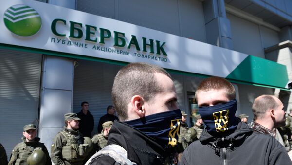 Акции радикалов у украинских филиалов Сбербанка - Sputnik Afrique