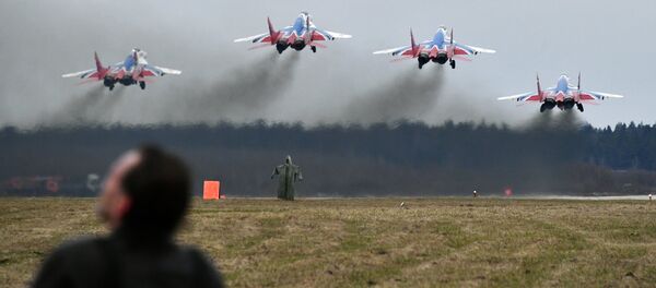 Jour de la Victoire: les avions s’entraînent en vue du show aérien - Sputnik Afrique
