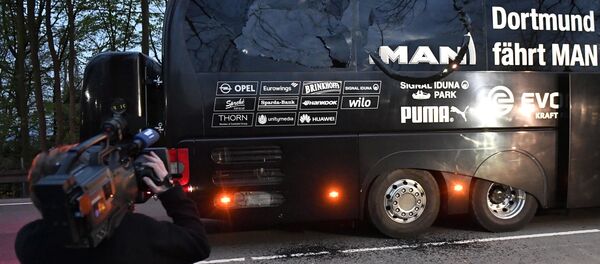 A camera man films Dortmund's team bus after it was damaged in an explosion before the Champions League quarterfinal soccer match between Borussia Dortmund and AS Monaco in Dortmund, western Germany, Tuesday, April 11, 2017. - Sputnik Afrique