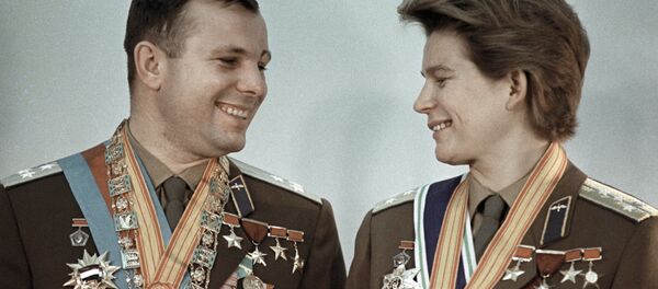Youri Gagarine et Valentina Terechkova - Sputnik Afrique