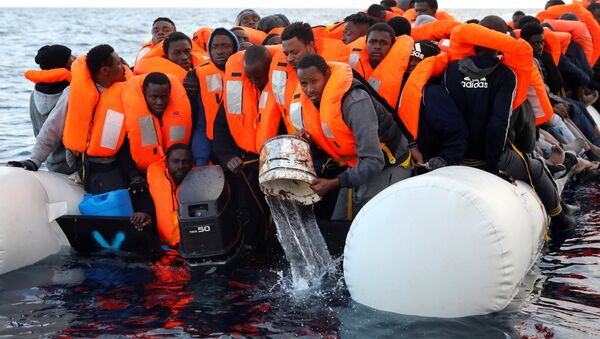Nouvelle tragédie en Méditerranée: 100 migrants auraient péri noyés au large de la Libye - Sputnik Afrique