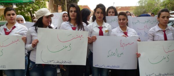 Les étudiants de Damas manifestent contre les frappes US à Shayrat - Sputnik Afrique