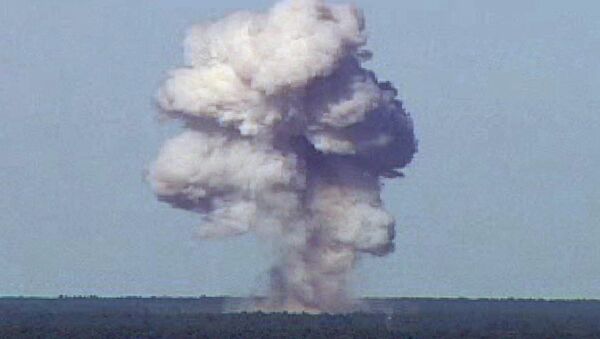 Explosion d'une bombe GBU-43/B - Sputnik Afrique