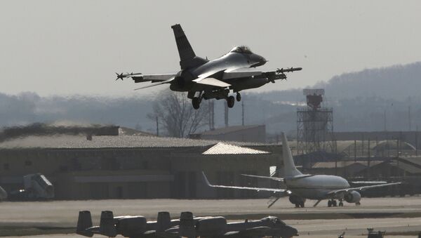 Американский истребитель F-16 на авиабазе США Осан в Южной Корее - Sputnik Afrique