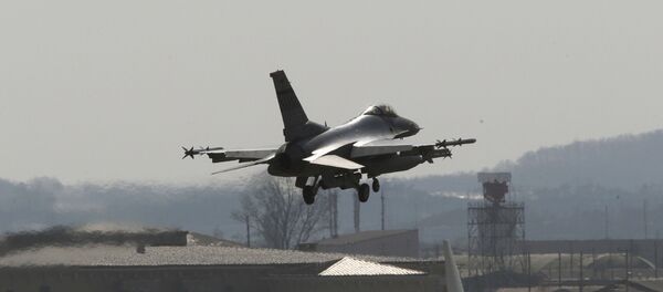 Американский истребитель F-16 на авиабазе США Осан в Южной Корее - Sputnik Afrique