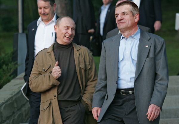 Jean Lassalle et Vladimir Poutine, collage créé par la rédaction Sputnik Jean Lassalle et Vladimir Poutine, collage créé par la rédaction Sputnik - Sputnik Afrique