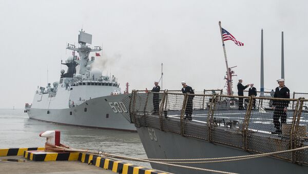 SHANGHAI (Nov. 20, 2015) Sailors aboard the forward-deployed Arleigh Burke-class guided missile destroyer USS Stethem (DDG 63) prepare to leave port while the People’s Liberation Army Navy Jiangkai II class guided-missile frigate Xuzhou (FFG 530) gets underway - Sputnik Afrique