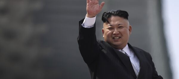 North Korean leader Kim Jong Un waves during a military parade on Saturday, April 15, 2017, in Pyongyang, North Korea to celebrate the 105th birth anniversary of Kim Il Sung, the country's late founder and grandfather of current ruler Kim Jong Un. - Sputnik Afrique