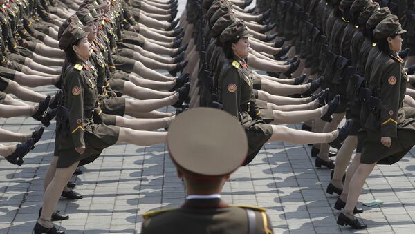 North Korean women soldiers take part in a military parade Saturday, April 15, 2017, in Pyongyang, North Korea, to celebrate the 105th birth anniversary of Kim Il Sung, the country's late founder and grandfather of current ruler Kim Jong Un. - Sputnik Afrique