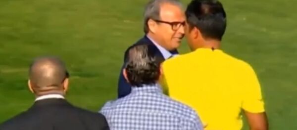 Vous avez mordu un arbitre? Alors, dites adieu au football! (vidéo) - Sputnik Afrique