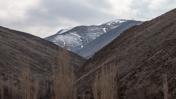 Горный пейзаж в окрестностях иранского города Мешхед - Sputnik Afrique